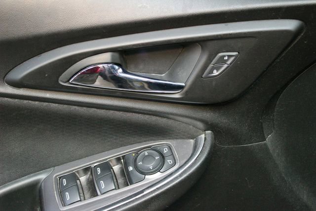 Used 2018 Chevrolet Malibu LT image 16