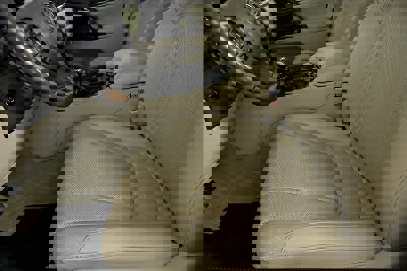 Used 2021 Lexus LX 570 4WD w/ Luxury Package image 18