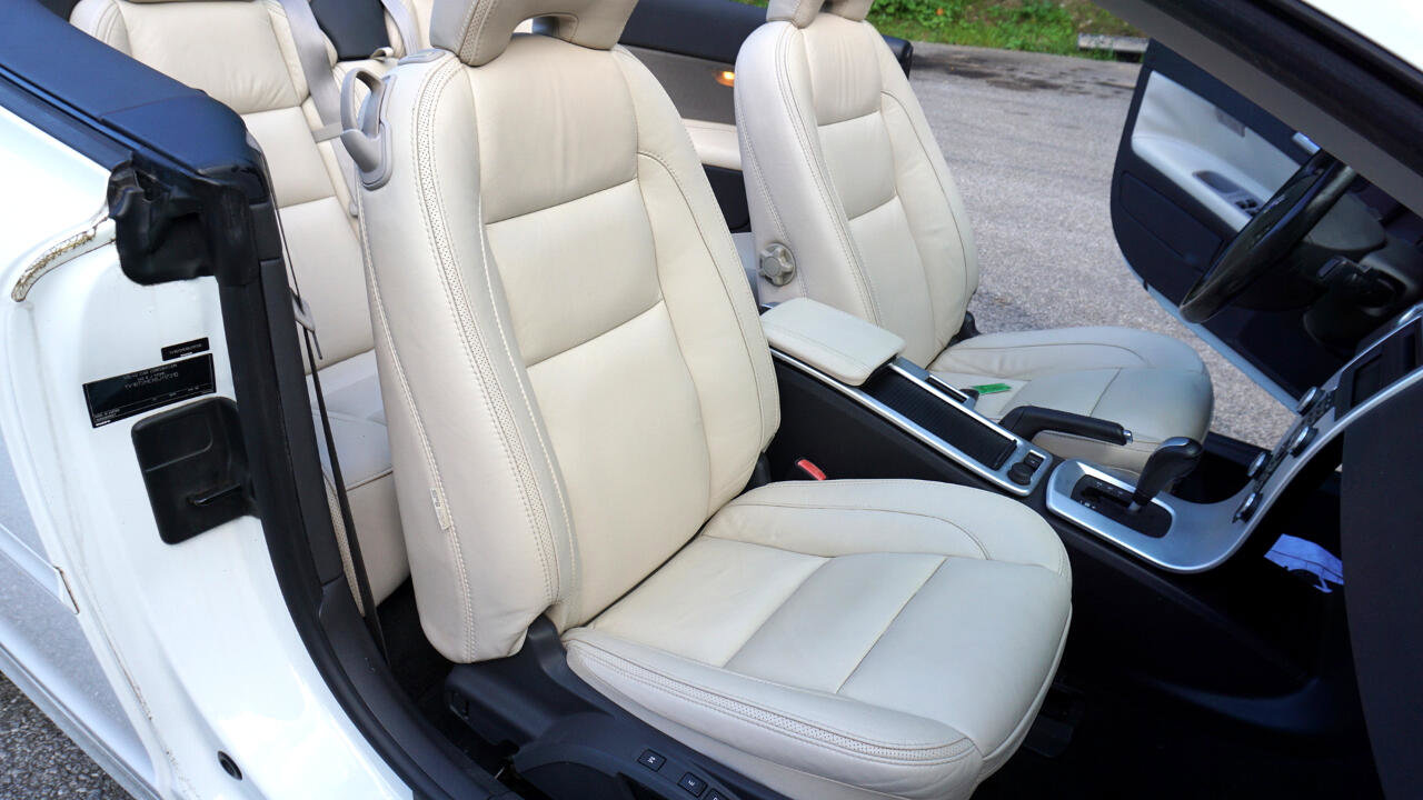 Used 2011 Volvo C70 T5 image 18