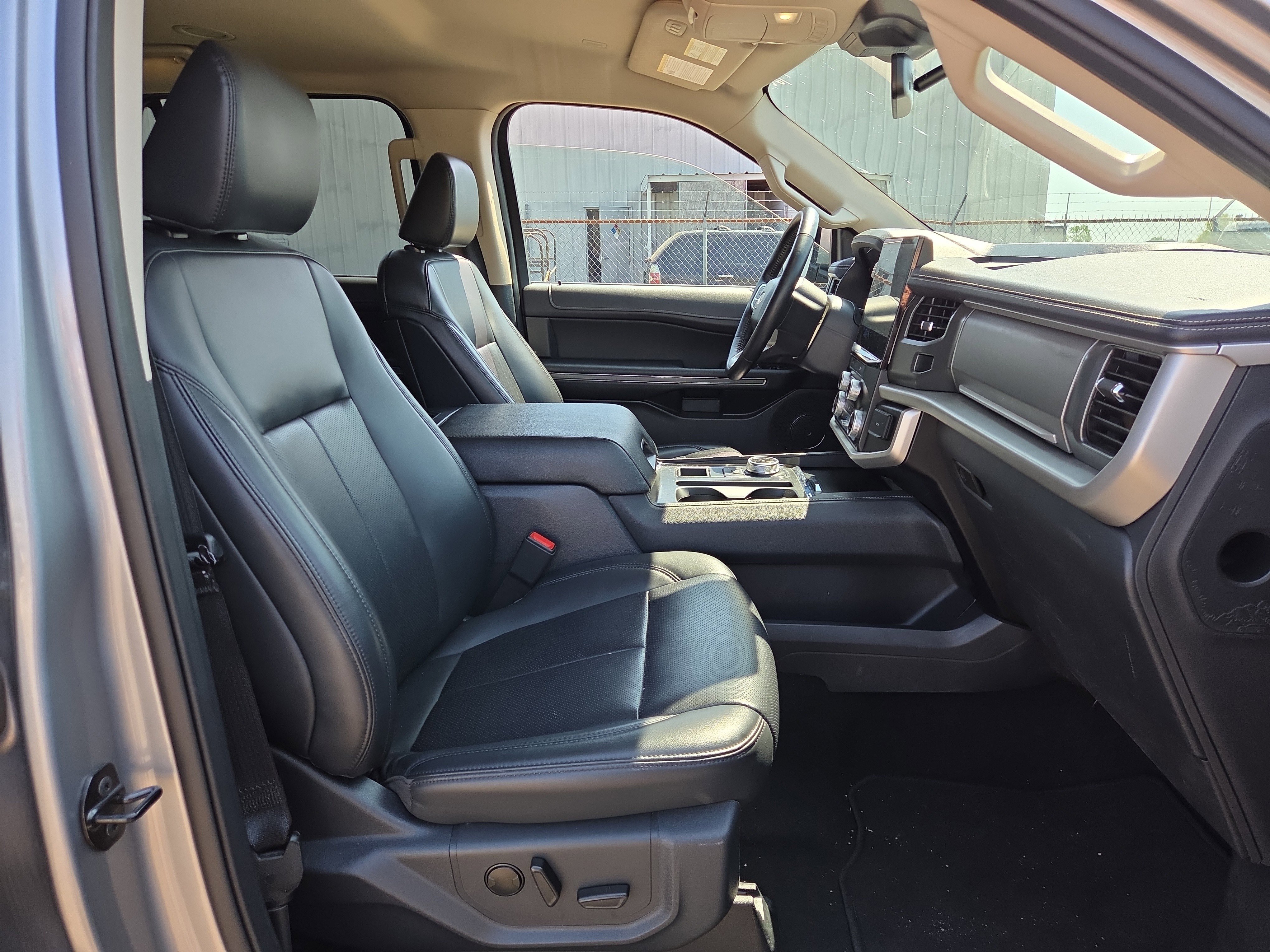 Used 2024 Ford Expedition XLT image 17