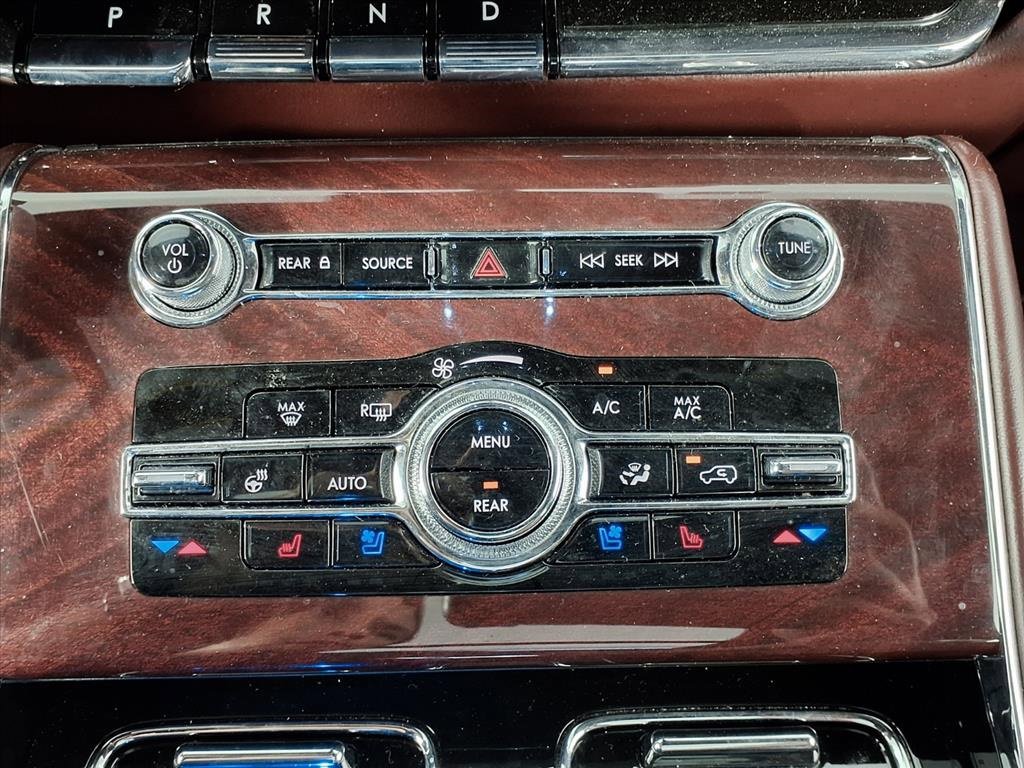 Used 2024 Lincoln Aviator Black Label w/ Class IV Trailer Tow Package image 8