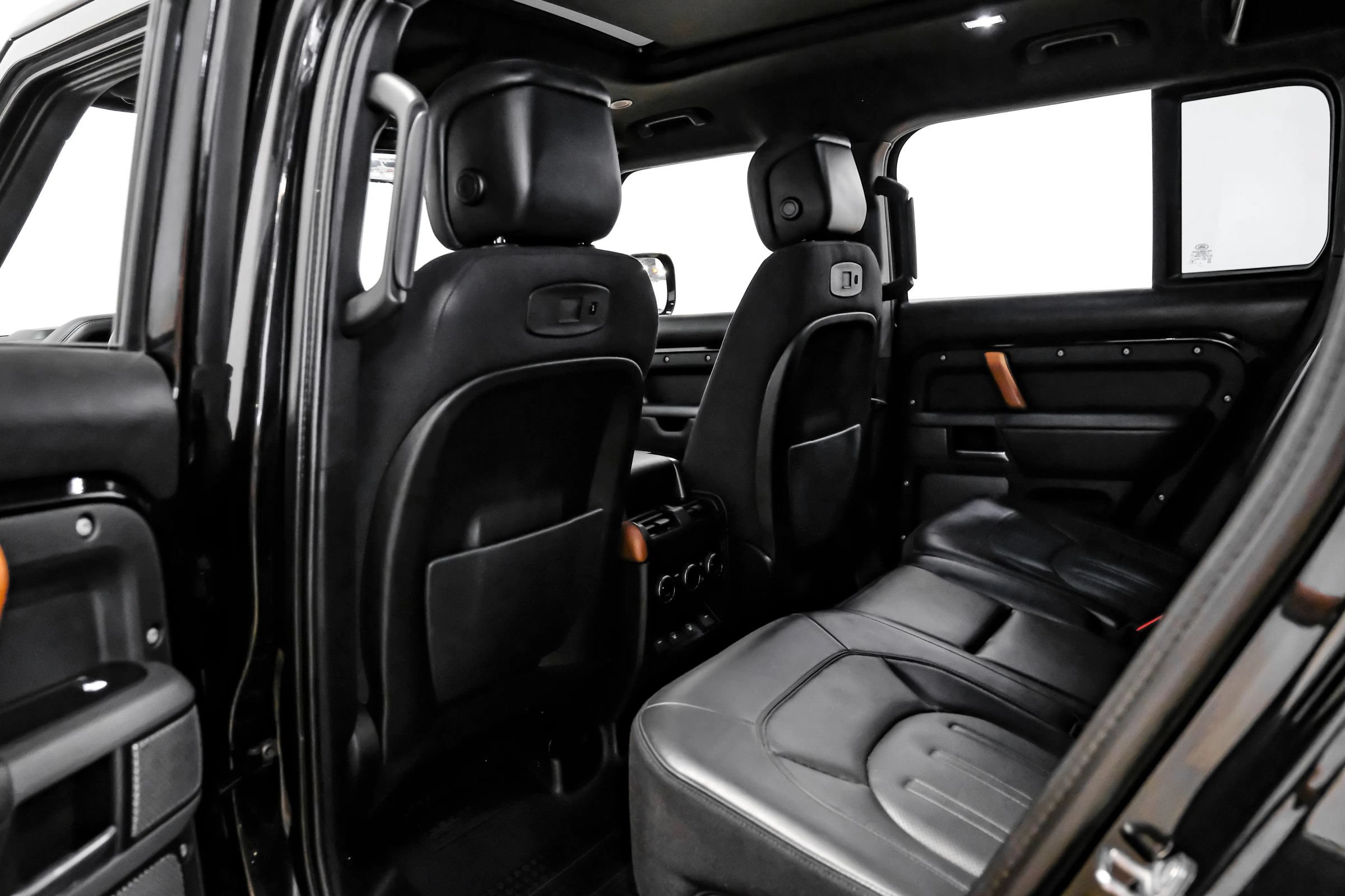Used 2021 Land Rover Defender 110 X AWD/4WD image 34