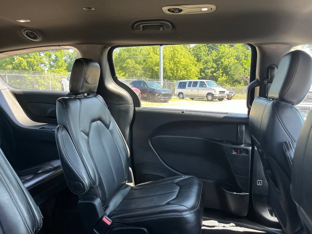 Used 2025 Chrysler Pacifica Select FWD image 42