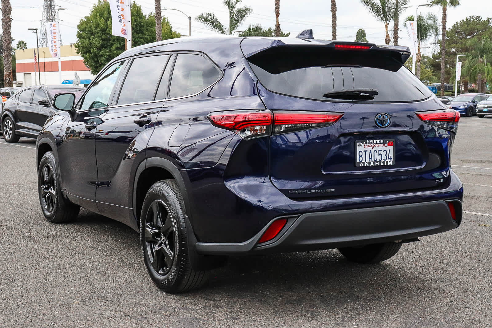 Used 2021 Toyota Highlander XLE AWD/4WD image 9