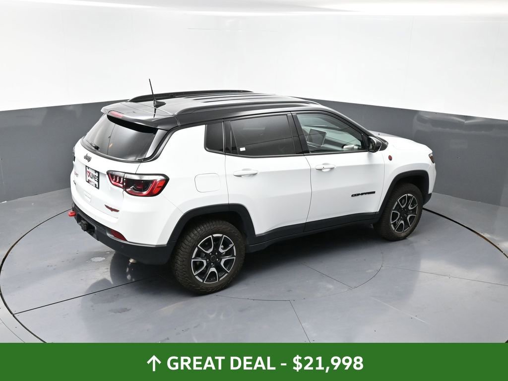 Used 2025 Jeep Compass Trailhawk w/ Trailer Tow Group image 44