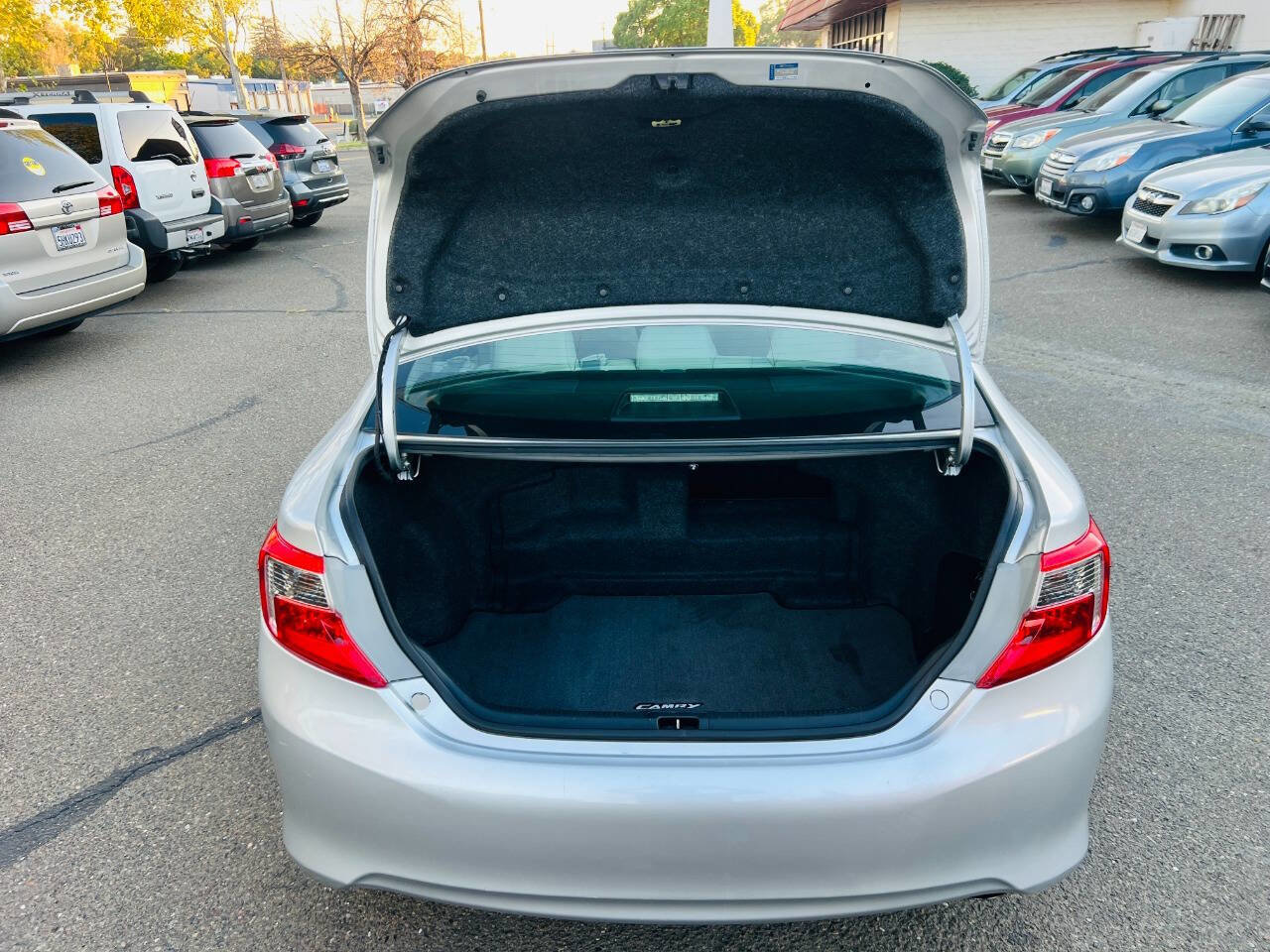 Used 2013 Toyota Camry XLE w/ Leather Pkg image 9