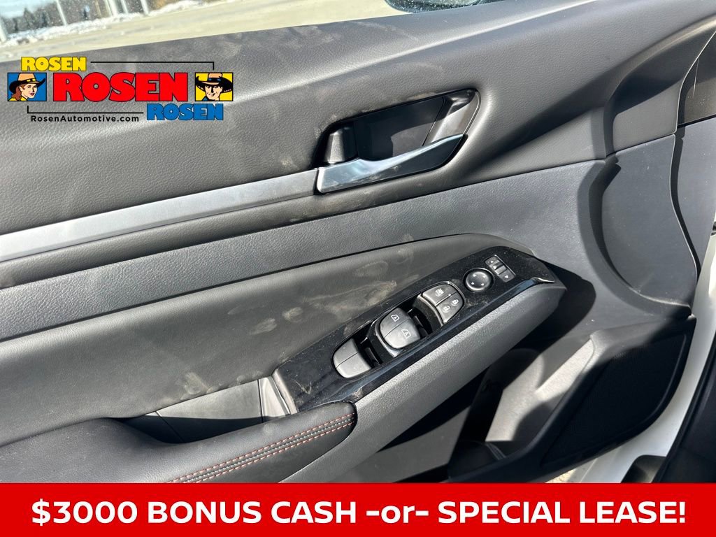 New 2025 Nissan Altima 2.5 SR image 10