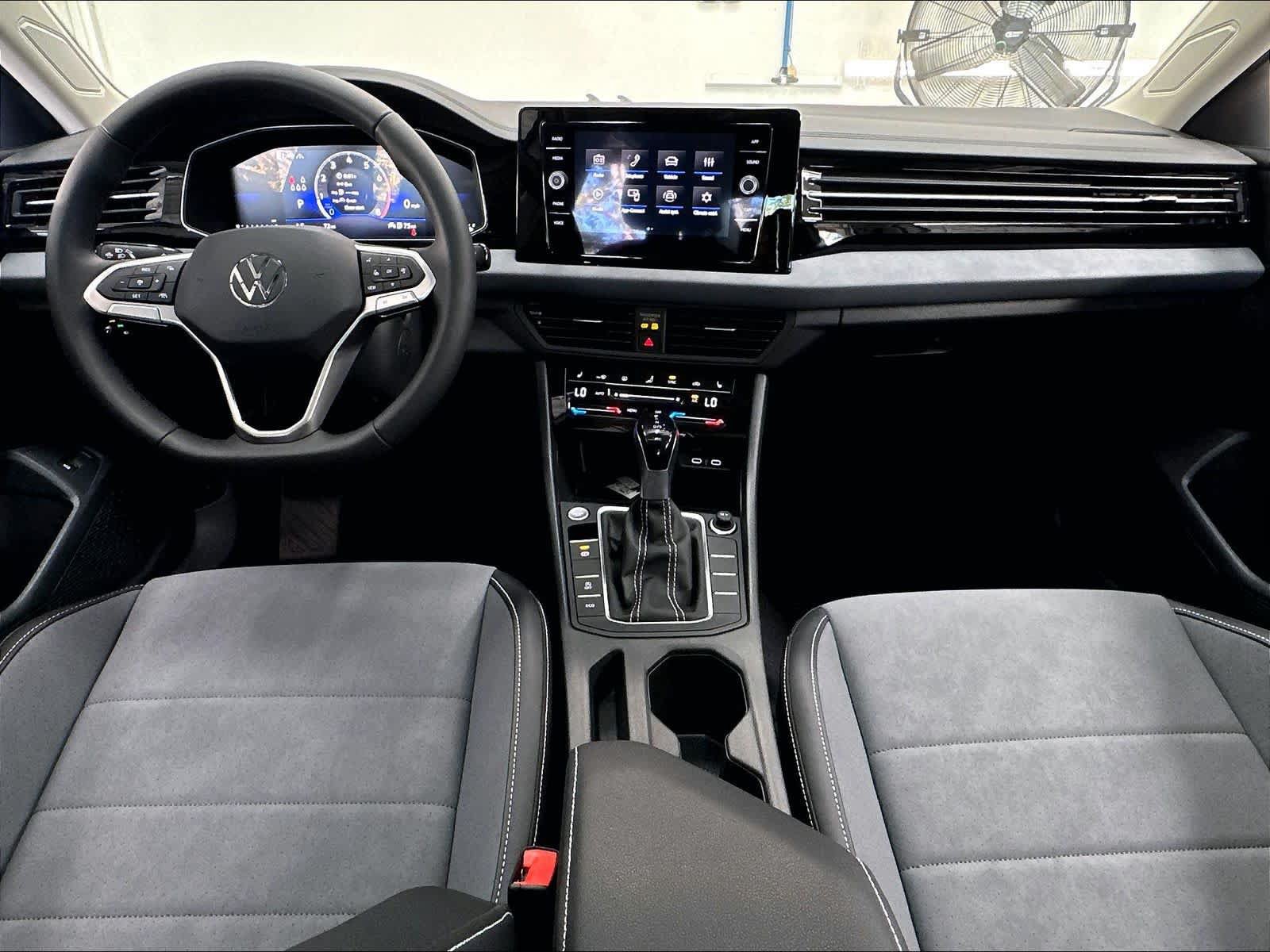 New 2027 Volkswagen Jetta SE FWD image 5