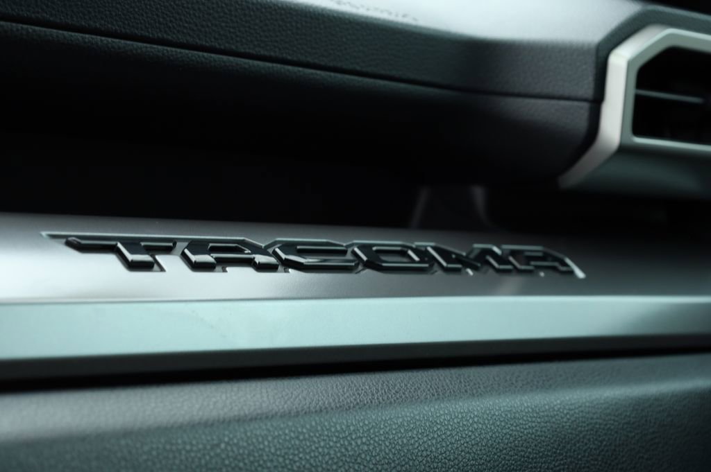 Used 2025 Toyota Tacoma SR5 image 31
