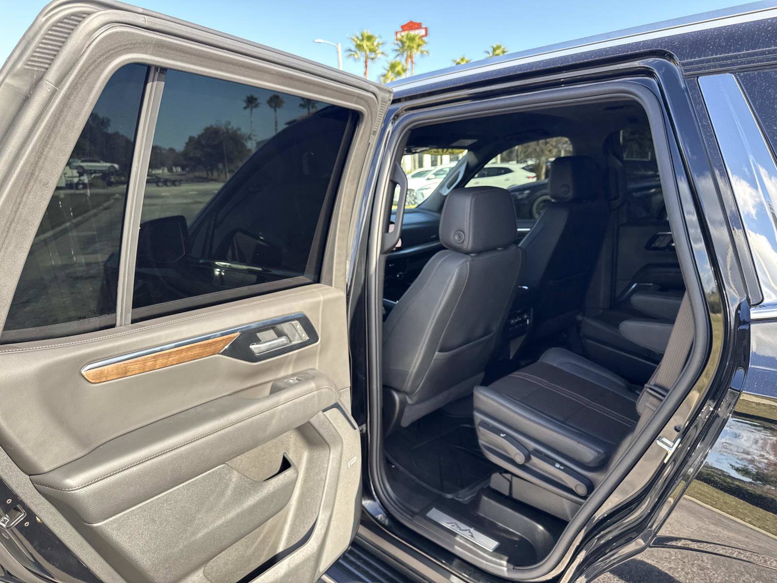 Used 2025 Chevrolet Tahoe High Country image 14