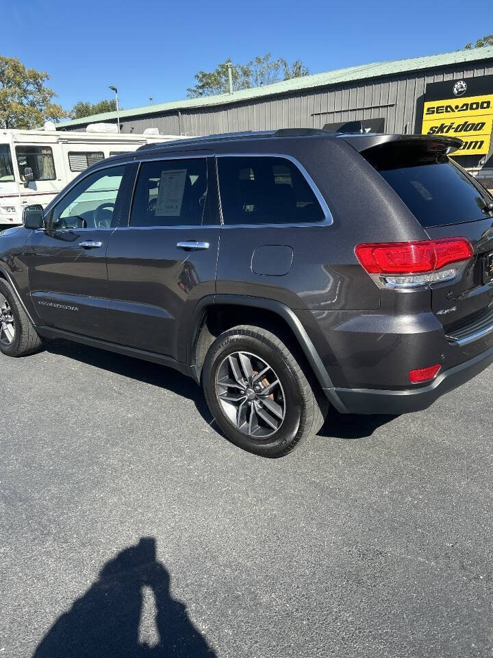 Used 2017 Jeep Grand Cherokee Limited w/ Luxury Group II AWD/4WD image 3