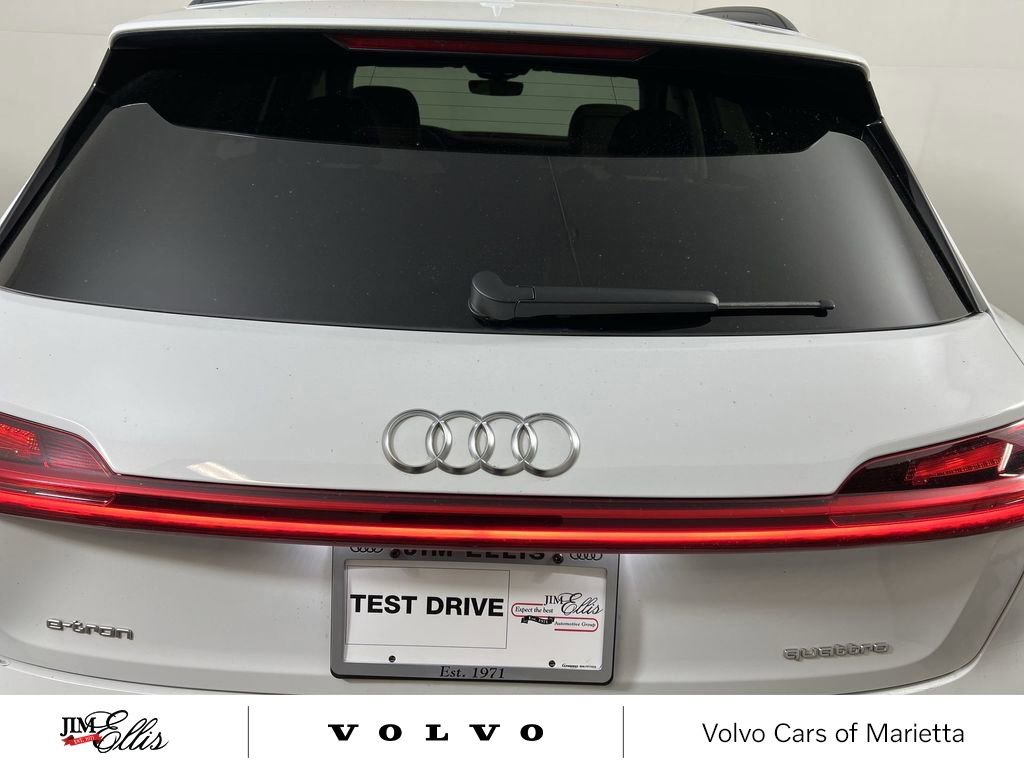 New 2026 Volvo XC60 B5 Plus w/ Protection Package Premier image 17