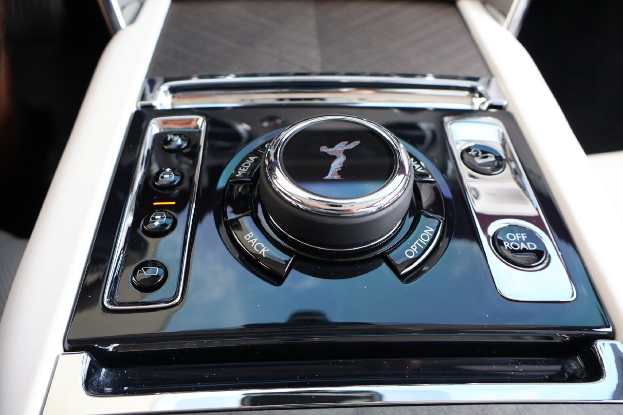 Certified 2024 Rolls-Royce Cullinan AWD/4WD image 32