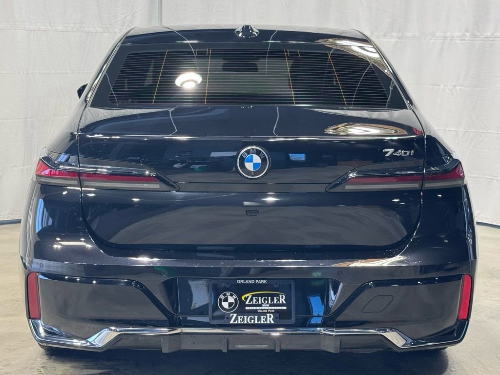 Used 2023 BMW 740i image 4