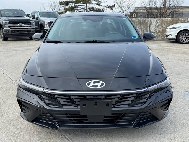 Used 2025 Hyundai Elantra SEL image 2