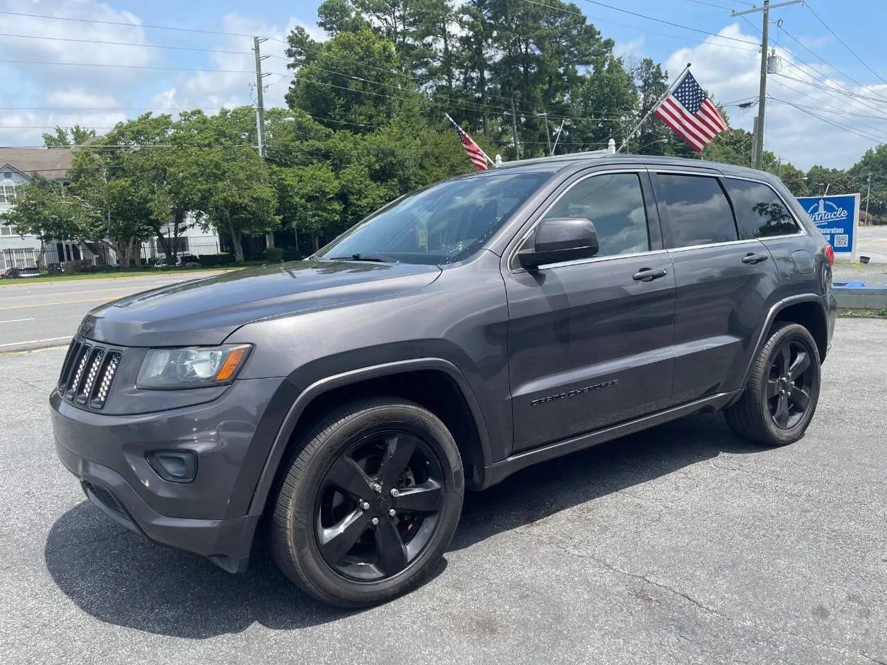Used 2015 Jeep Grand Cherokee Altitude RWD image 4