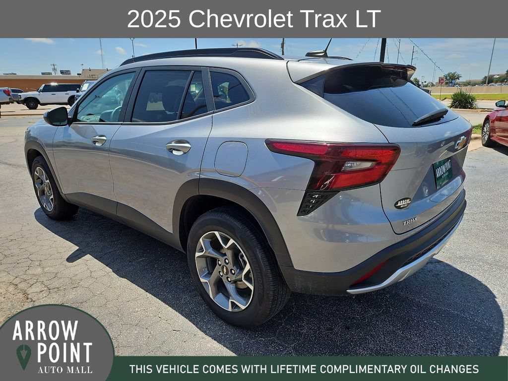 Used 2025 Chevrolet Trax LT w/ LT Convenience Package FWD image 8