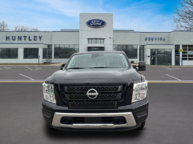 Used 2024 Nissan Titan SV w/ SV Convenience Package RWD image 3