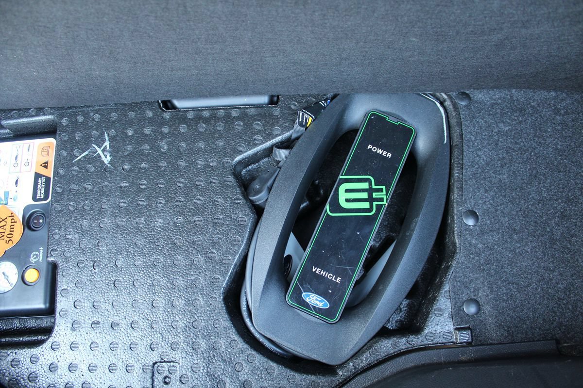 Used 2016 Ford Fusion Energi Titanium FWD image 35
