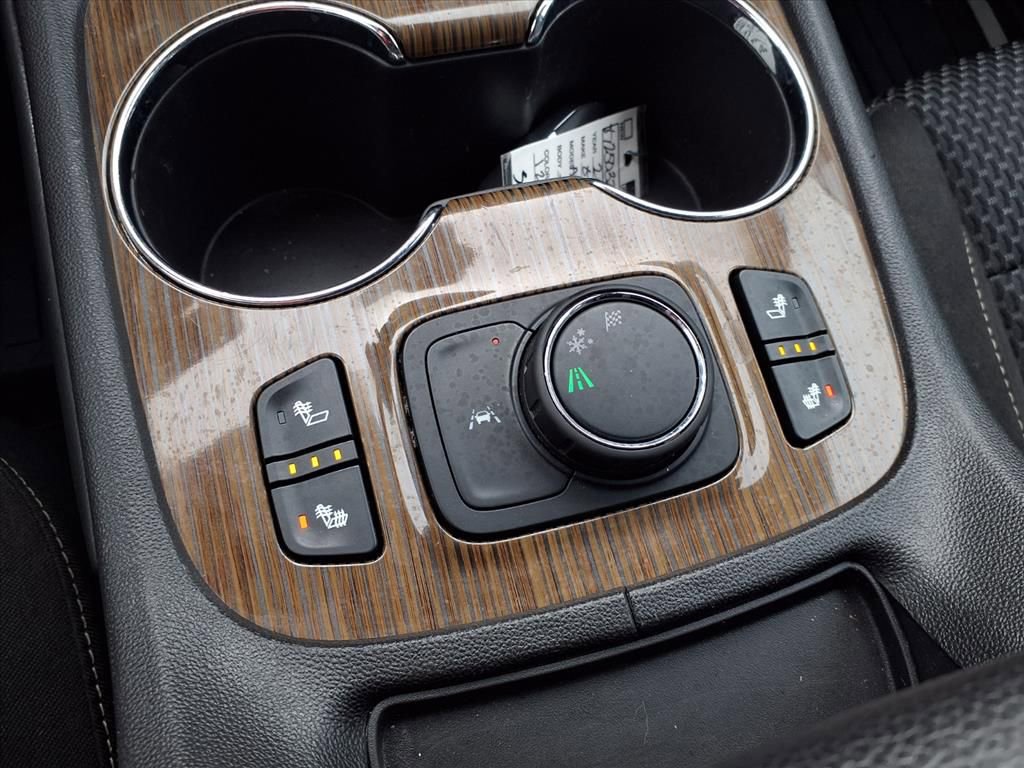 Certified 2022 GMC Acadia SLE w/ Driver Convenience Package image 12