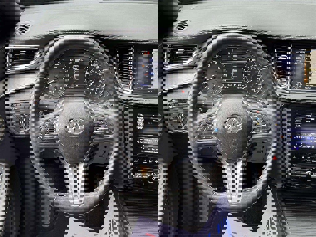 Used 2023 INFINITI QX55 Essential image 14