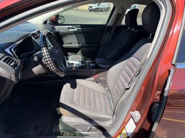 Used 2016 Ford Fusion SE FWD image 14