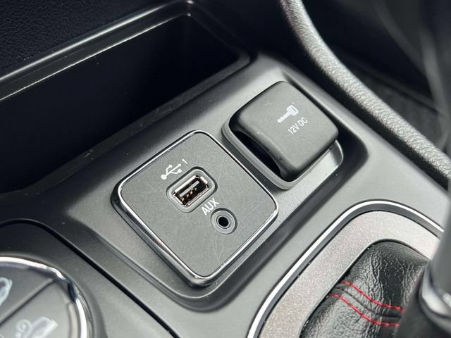 Used 2020 Jeep Cherokee Trailhawk w/ Cold Weather Group AWD/4WD image 11