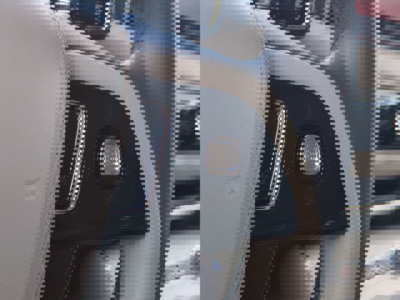 Certified 2023 Lincoln Aviator AWD w/ Class IV Trailer Tow Package image 25