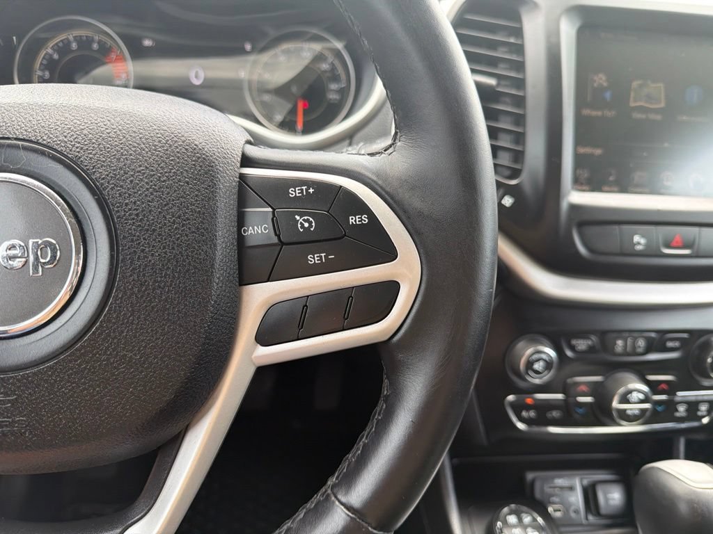 Used 2017 Jeep Cherokee Trailhawk w/ Comfort/Convenience Group AWD/4WD image 49