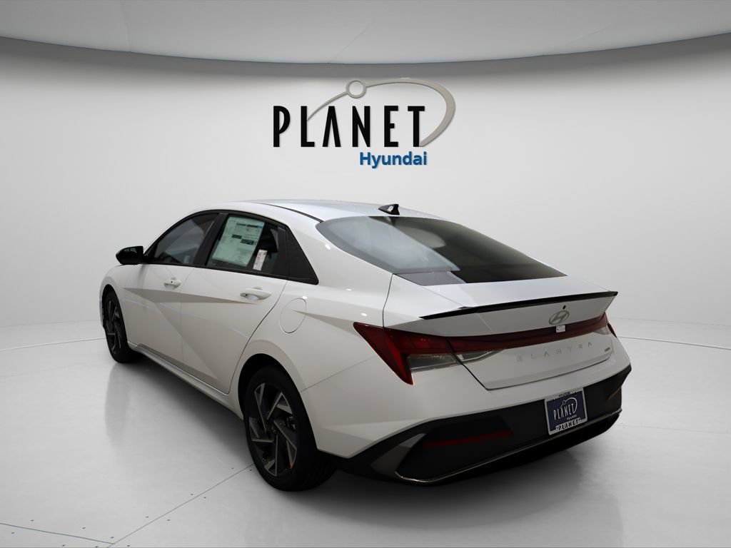 Certified 2025 Hyundai Elantra SEL w/ Cargo Package FWD image 6
