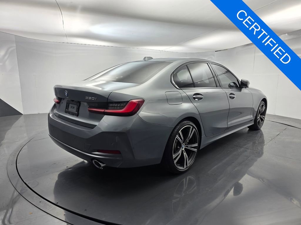 Used 2023 BMW 330i Sedan w/ Driving Assistance Package image 4