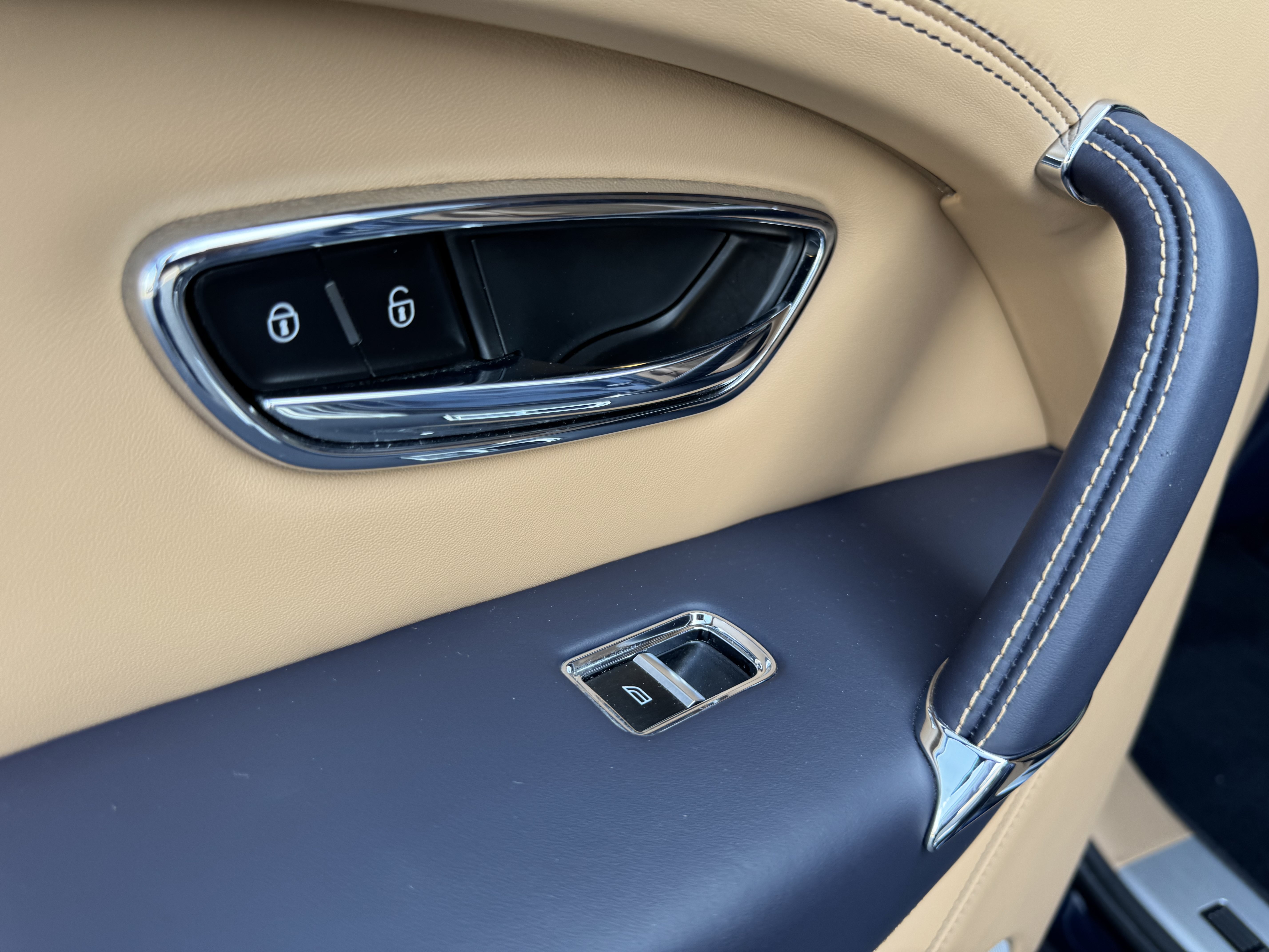 Used 2019 Bentley Bentayga AWD/4WD image 29