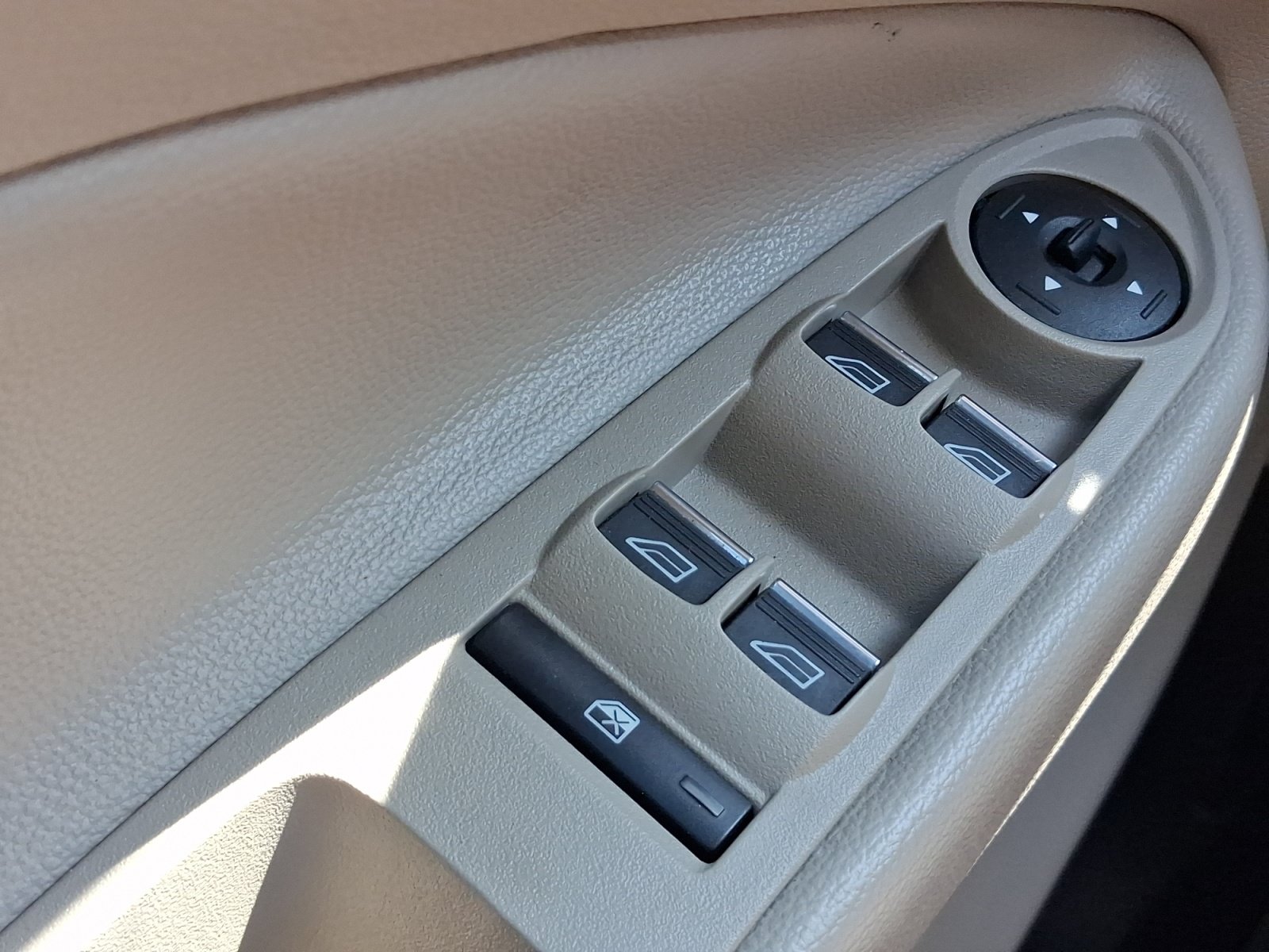 Used 2019 Ford Escape SEL AWD/4WD image 13