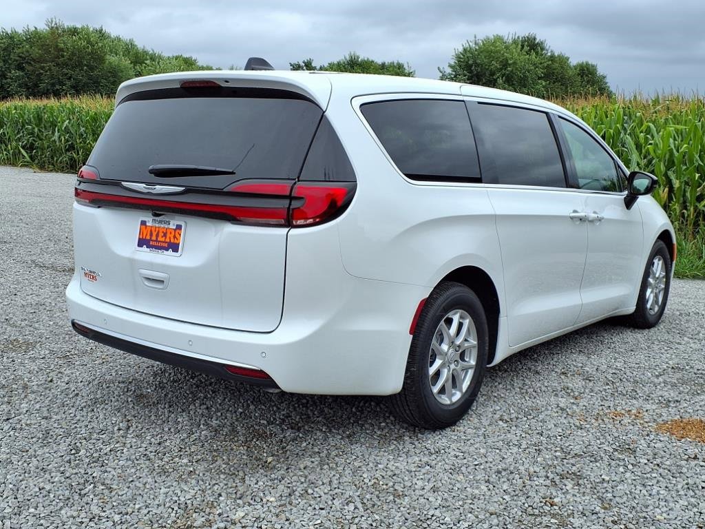New 2026 Chrysler Pacifica Select image 29