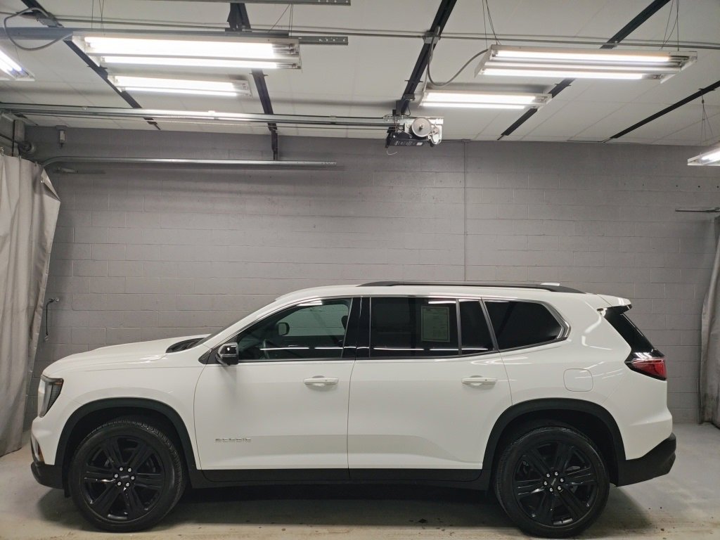 Used 2024 GMC Acadia Elevation w/ Black Edition image 18
