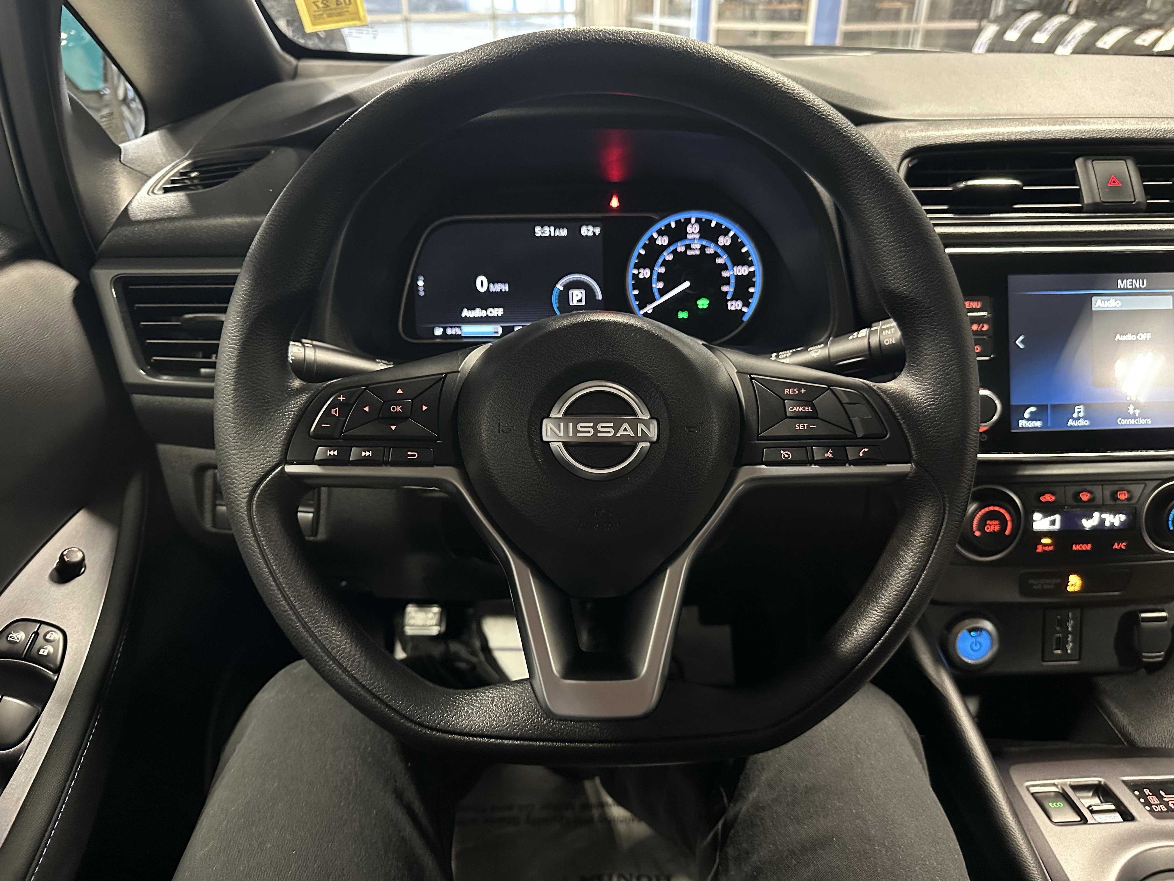 Used 2025 Nissan Leaf S image 8