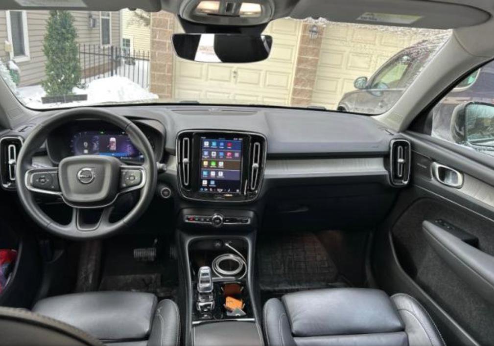 Used 2023 Volvo XC40 B5 Ultimate w/ Protection Package Premier image 5