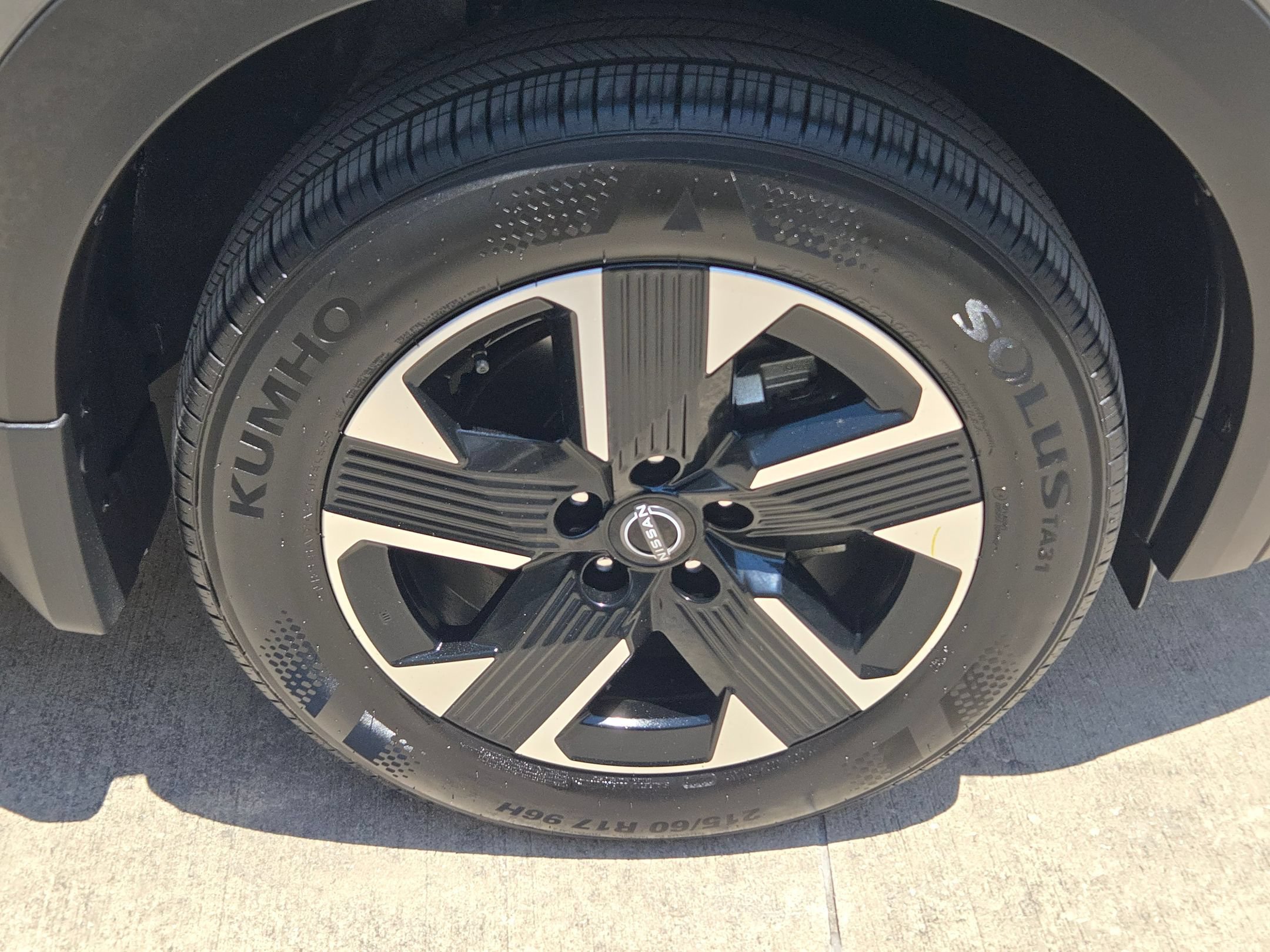 Certified 2026 Nissan Kicks SR FWD image 30