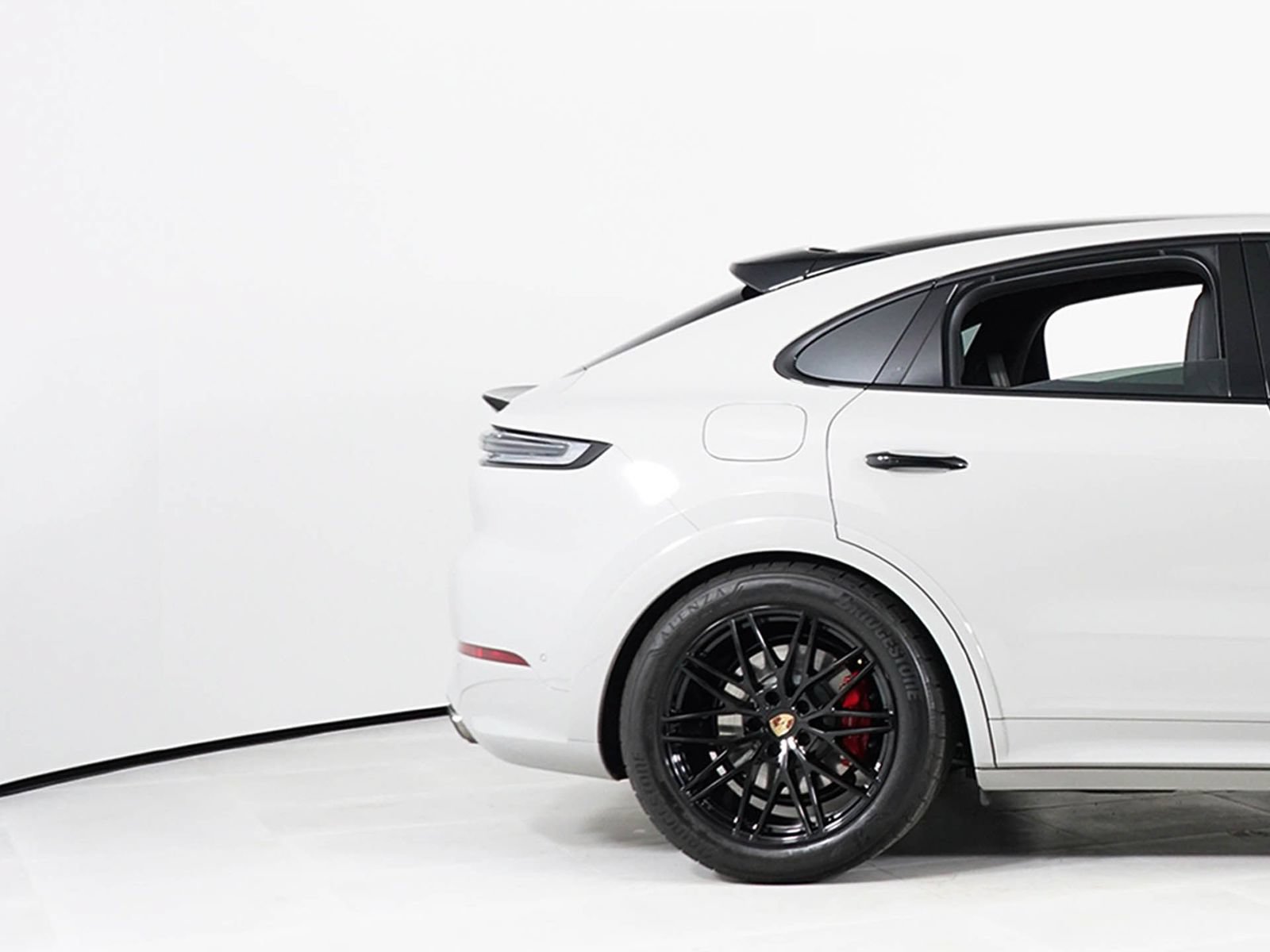 Used 2026 Porsche Cayenne GTS AWD/4WD image 14