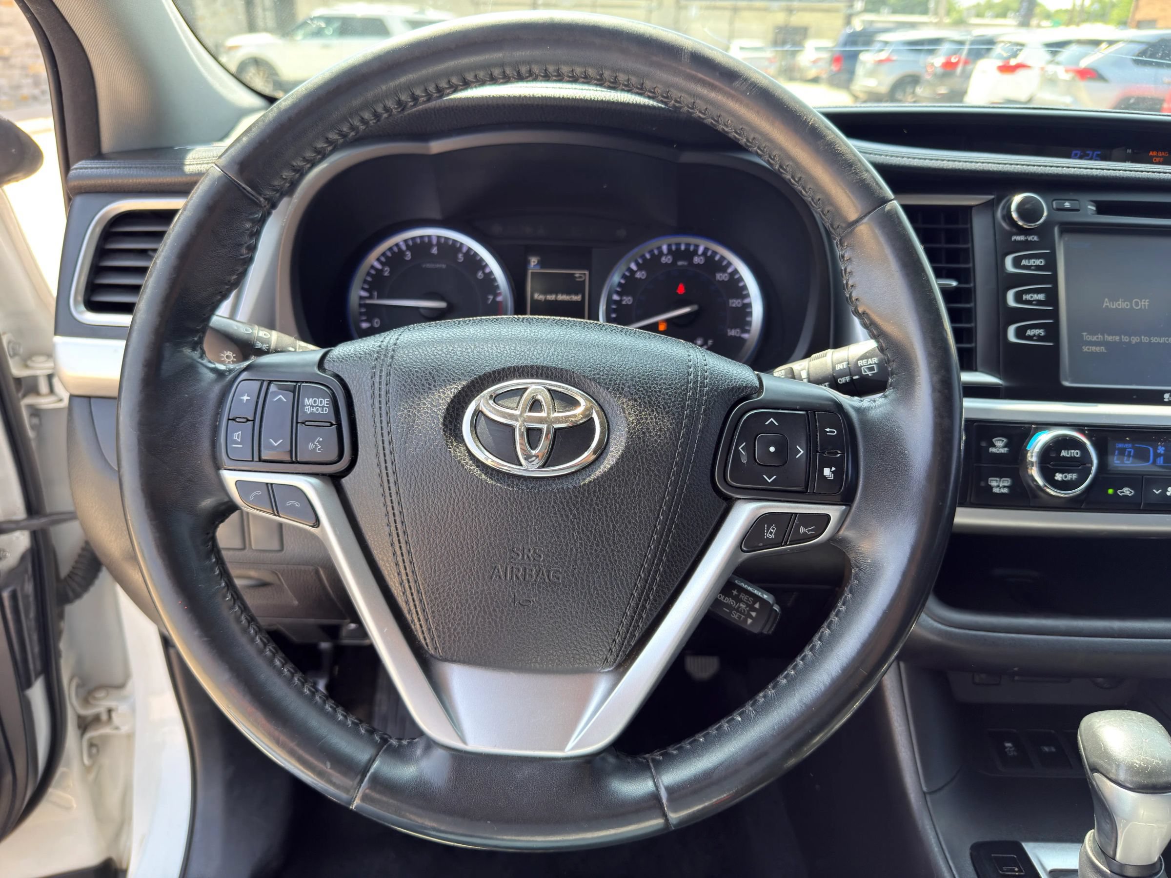 Used 2017 Toyota Highlander XLE FWD image 11