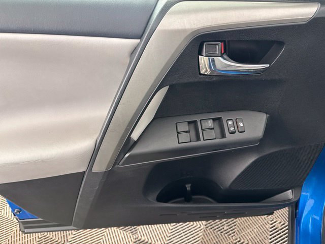 Used 2018 Toyota RAV4 XLE AWD/4WD image 18