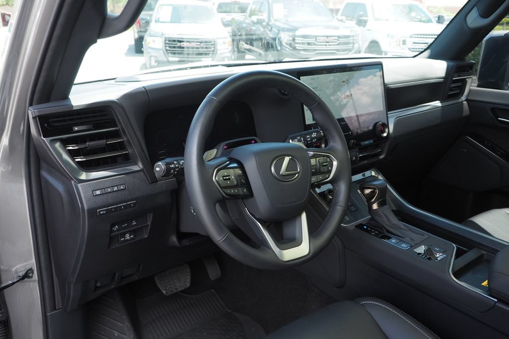 Used 2025 Lexus GX 550 w/ Accessory Package (31) AWD/4WD image 13