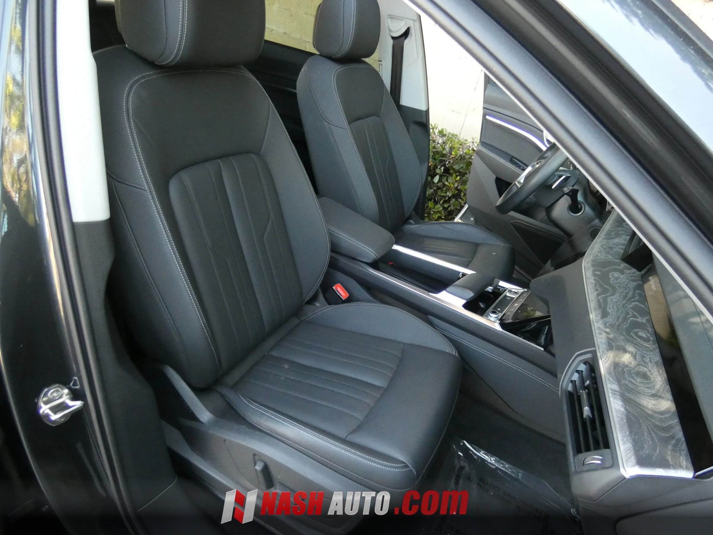 Used 2021 Audi e-tron Premium w/ Convenience Plus Package AWD/4WD image 28