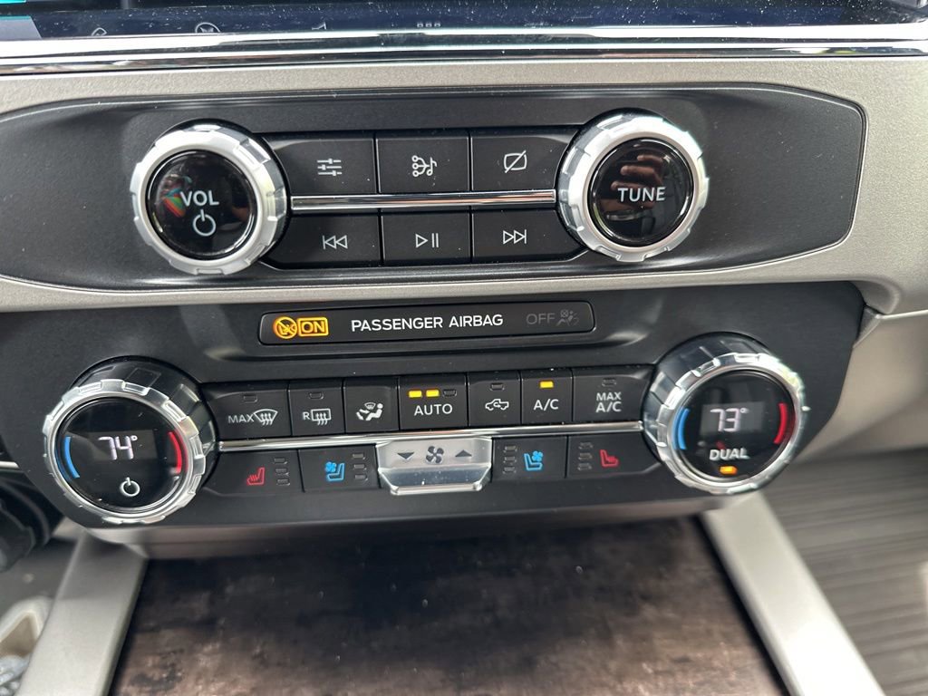 Used 2022 Ford F250 Lariat w/ Black Appearance Package AWD/4WD image 12