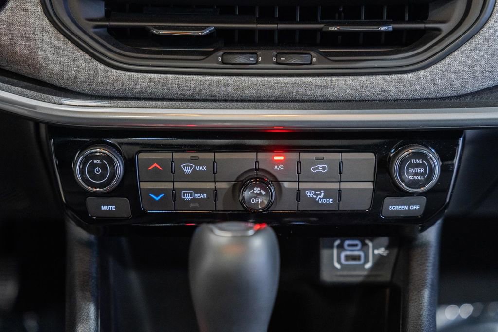 Certified 2024 Jeep Compass Latitude w/ Sun and Sound Group image 28