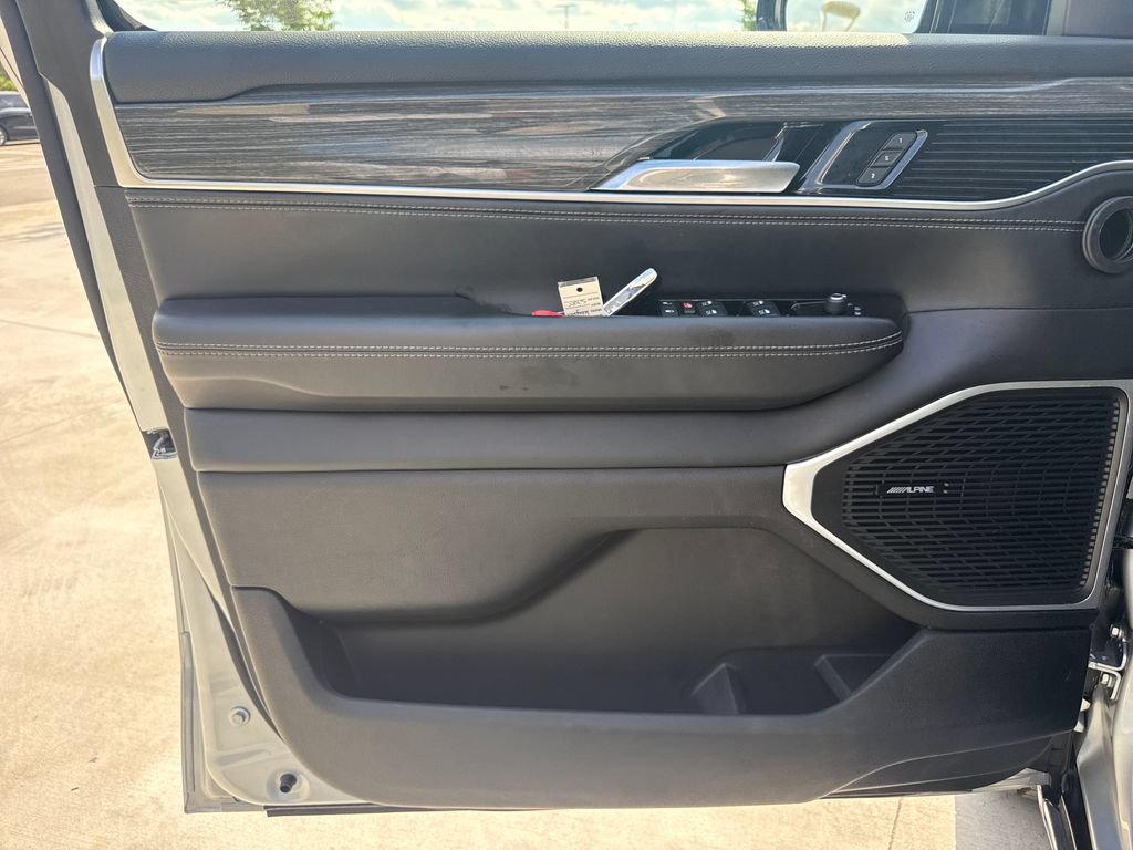 Used 2022 Jeep Wagoneer Series II AWD/4WD image 13