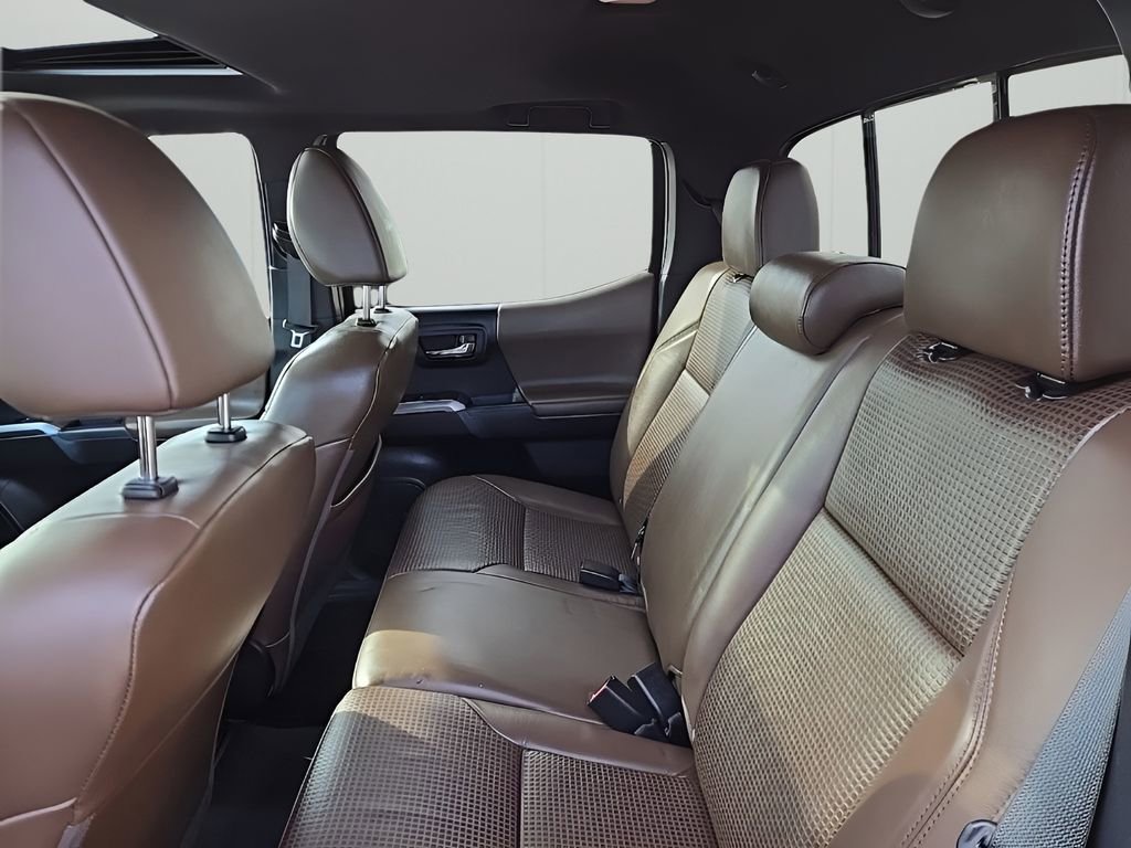 Used 2021 Toyota Tacoma Limited image 12