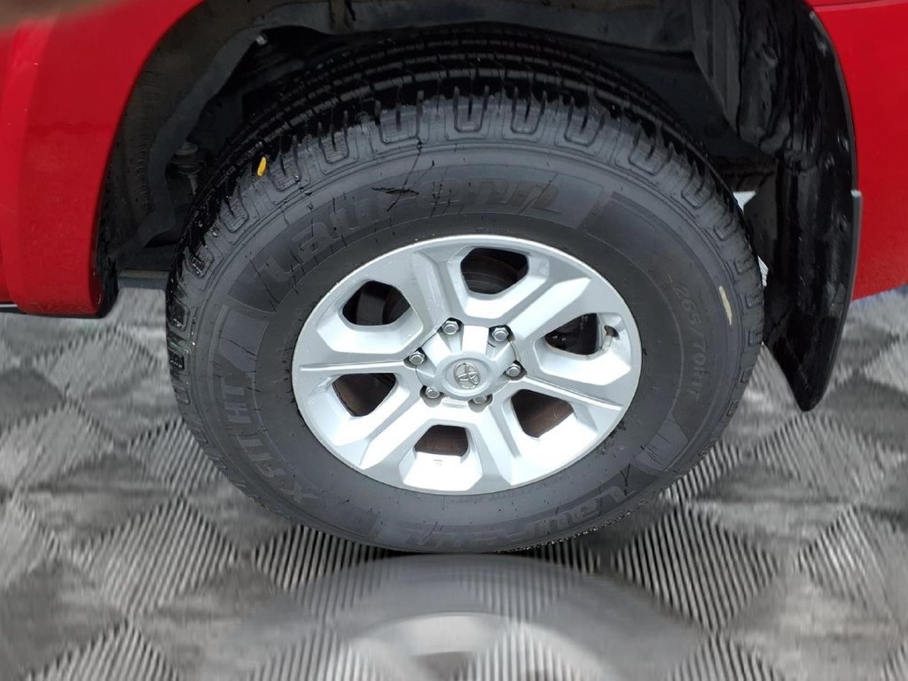 Used 2024 Toyota 4Runner SR5 AWD/4WD image 26