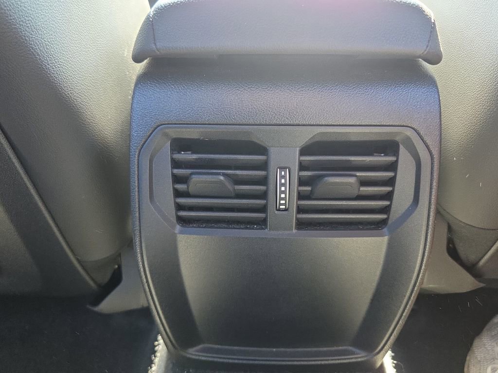 Used 2024 BMW 230i Coupe w/ Premium Package RWD image 16