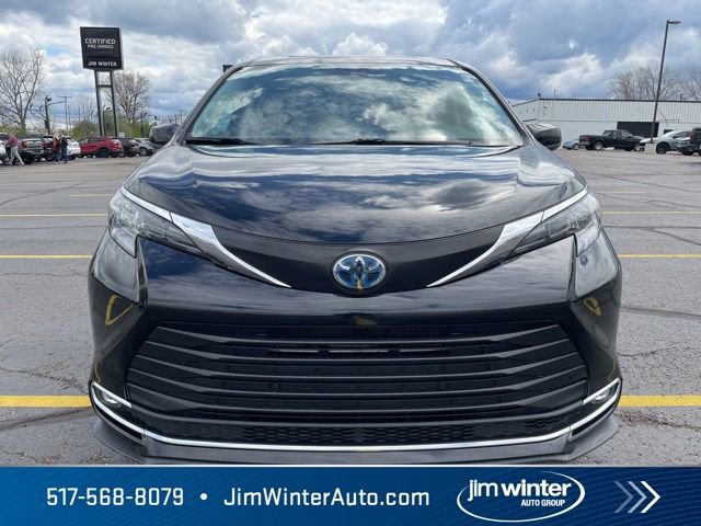 Used 2024 Toyota Sienna XLE FWD image 5